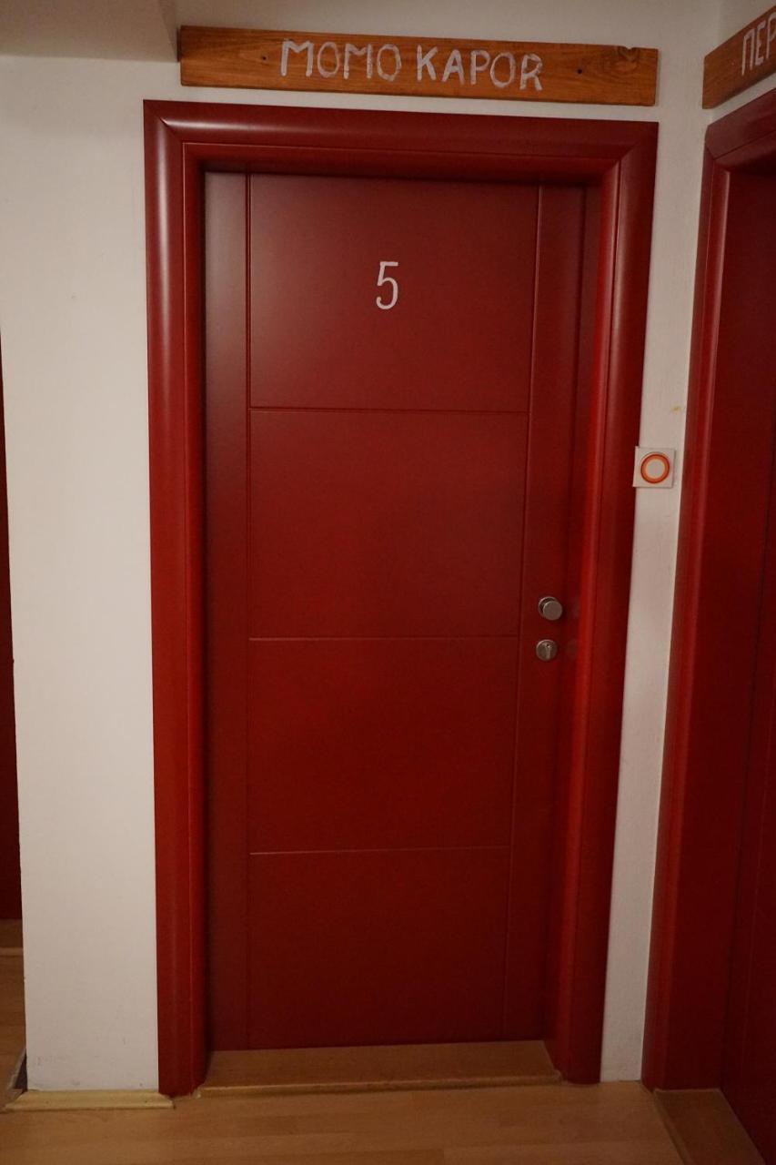 Hostel The Red Door Требинье Экстерьер фото