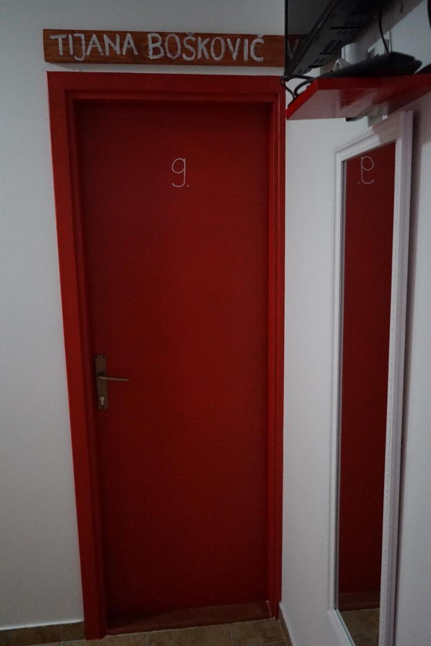 Hostel The Red Door Требинье Экстерьер фото