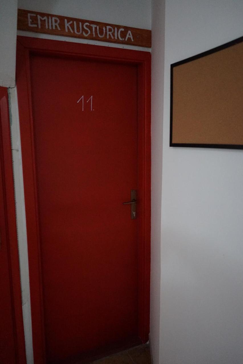 Hostel The Red Door Требинье Экстерьер фото